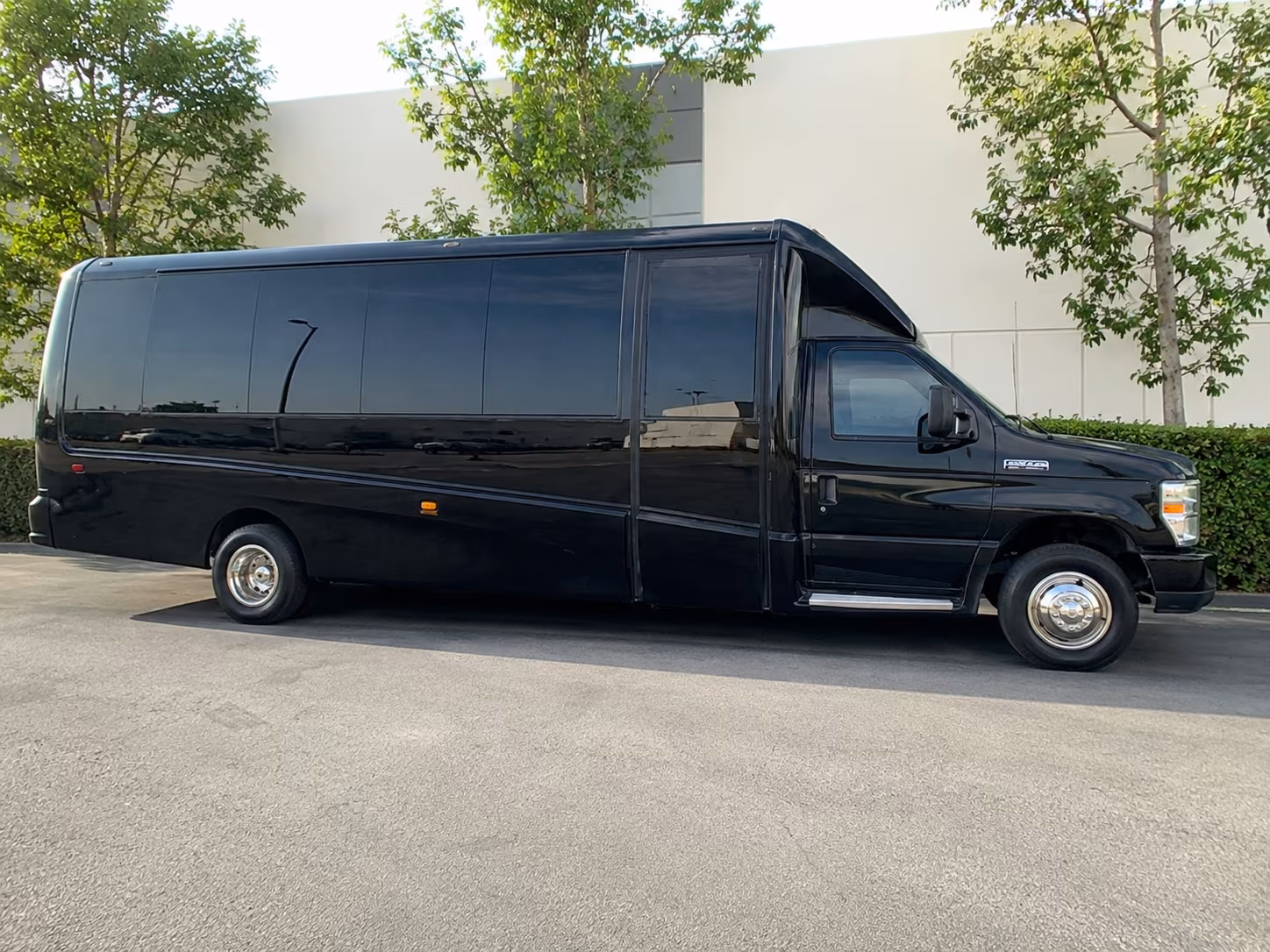 guest shuttles to delafia and wedding venues around durham